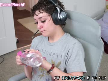 Nude cam girl evelynpiers image #1720340
