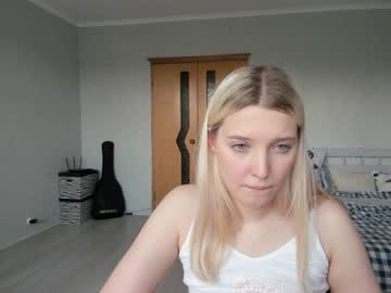 Nude cam girl belle_ellie image #4739346