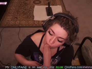 Nude cam girl evelynpiers image #4635162