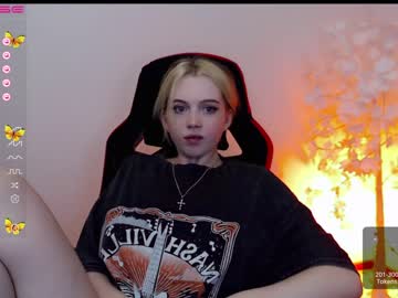Nude cam girl small_blondee image #4139420