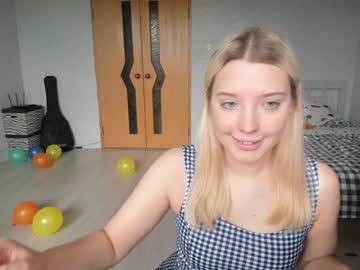 Nude cam girl belle_ellie image #4745848