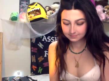 Nude cam girl harleyraequinn7 image #5074684