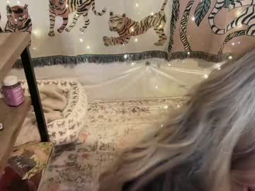 Nude cam girl ari_02 image #5325190