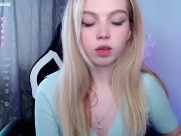 Nude cam girl small_blondee image #3909173