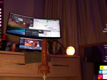 Nude cam girl kronniekray image #3568397