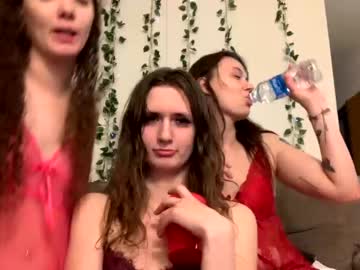 Nude cam girl kylieexoxoxo2432 image #6486452