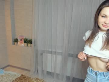 Nude cam girl smiles_energy image #5906187