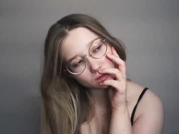 Nude cam girl moon_milking image #5714248
