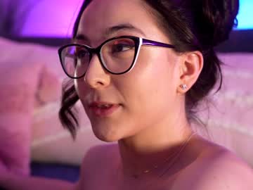 Nude cam girl littlee33 image #3791217