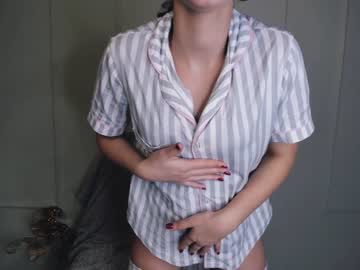 Nude cam girl laa_ura image #6537949