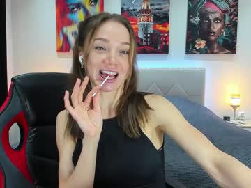Nude cam girl evelyn_clare image #3810529