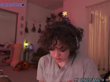 Nude cam girl evelynpiers image #3134497