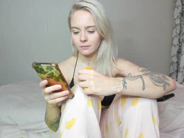 Nude cam girl honey_sunshine image #3023323