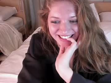 Nude cam girl lizzylipsss image #3595115