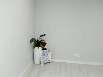 Nude cam girl ai_lyn image #2508380