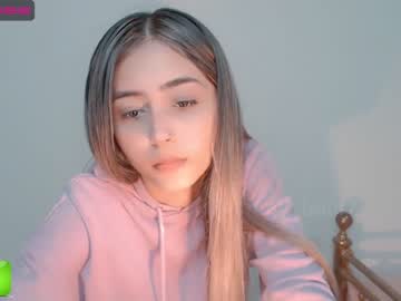 Nude cam girl gummy_bear7 image #790817