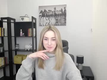 Nude cam girl little_e_mily image #1220938