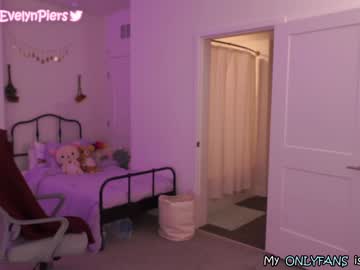 Nude cam girl evelynpiers image #2107640