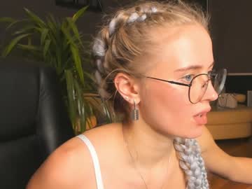 Nude cam girl linellali image #2821091