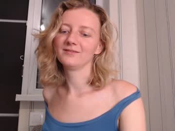 Nude cam girl elly_helly image #2385878