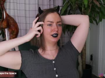 Nude cam girl maeveminx image #3707672