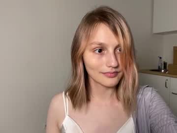 ellisauer nude girls camming