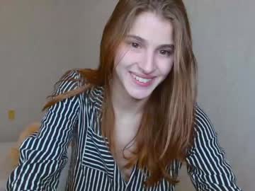 Nude cam girl little_kitt1y_ image #5596047