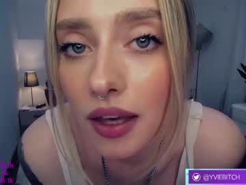 Nude cam girl _yvie_ image #4403604