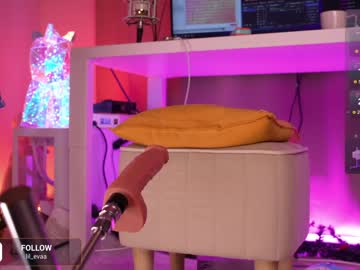 Nude cam girl lil_eva image #5910396