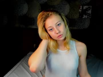 Nude cam girl emily_tayl0r image #3091651
