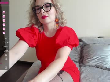 Nude cam girl emilymilf__ image #4136965