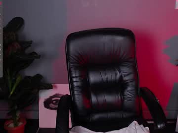 Nude cam girl princesss_mia image #986535