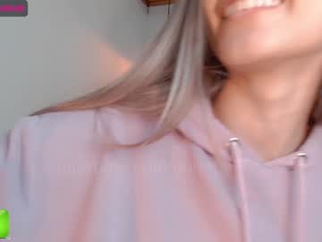 Nude cam girl gummy_bear7 image #848290