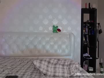 Nude cam girl _mllymoore_ image #2273488
