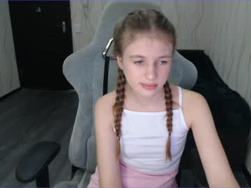 Nude cam girl kylie_mine image #2799670