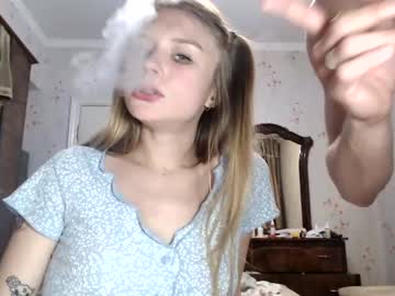 Nude cam couple ellie_mcqueen image #1874674