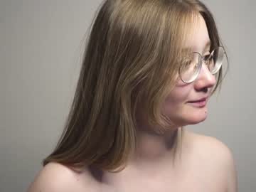 Nude cam girl moon_milking image #5721883