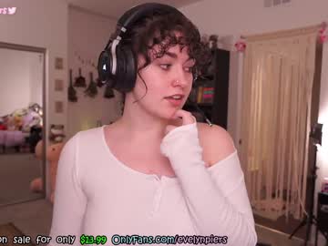 Nude cam girl evelynpiers image #4107025