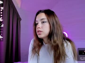 Nude cam girl darling_kira image #2604392