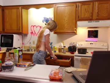Nude cam girl emmasky69 image #4593096