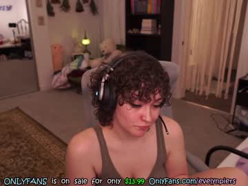 Nude cam girl evelynpiers image #3526992