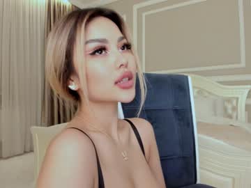Nude cam girl bae_suz image #1000692