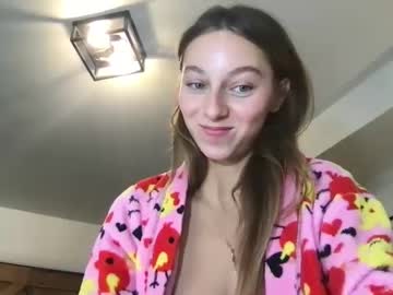 Nude cam girl mommamia12 image #5566394