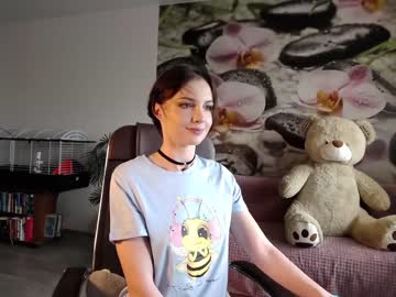 Nude cam girl jennycutey image #4271595