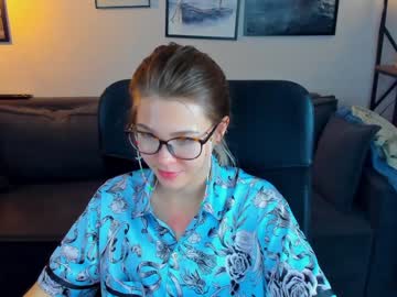 Nude cam girl lisa_roses image #3321128
