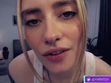 Nude cam girl _yvie_ image #4717901