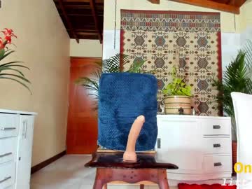 Nude cam girl little_izzi image #4161350