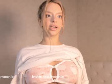 Nude cam girl lesi_moonie image #6939501