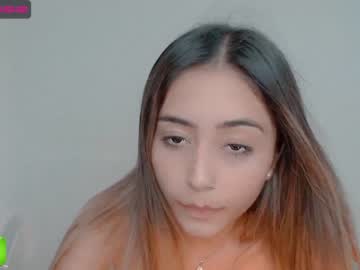 Nude cam girl gummy_bear7 image #237799