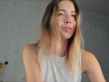 Nude cam girl emmi_rosee image #5938047